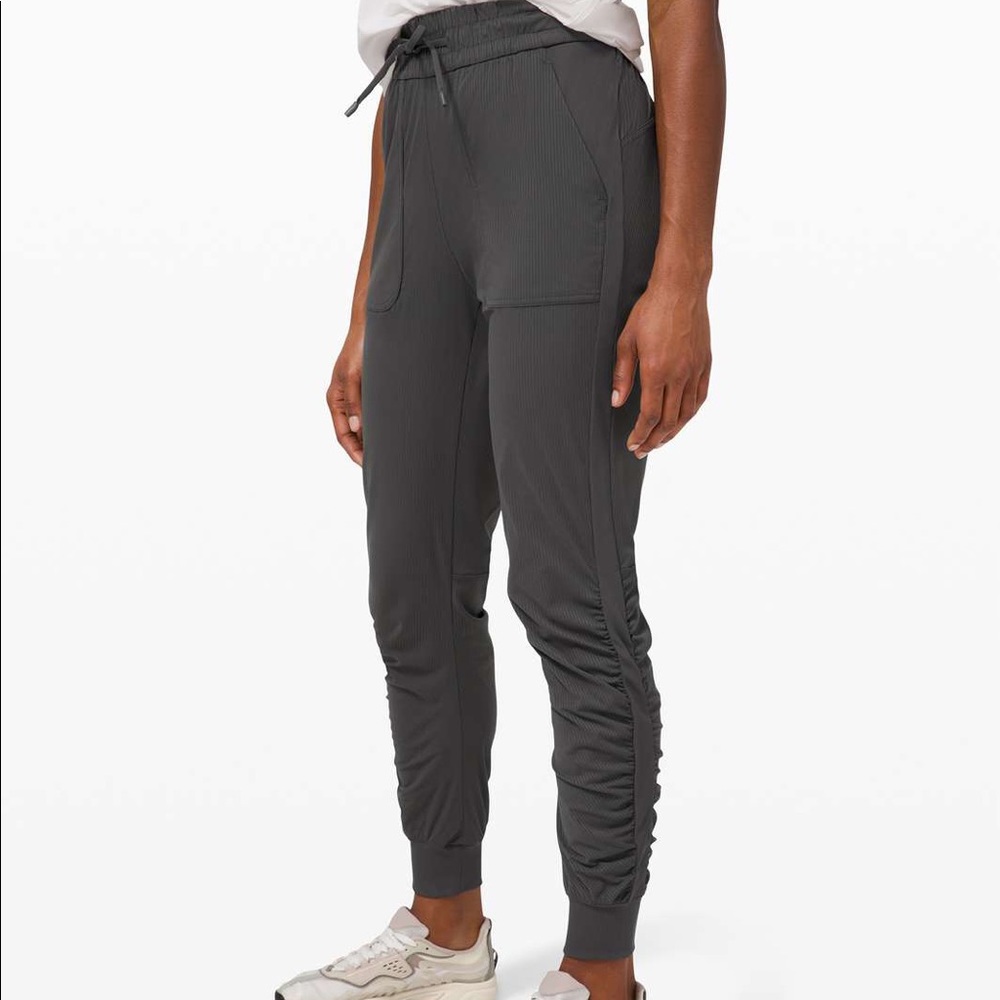 LIKE NEW Lululemon Beyond The Studio Jogger Size 6